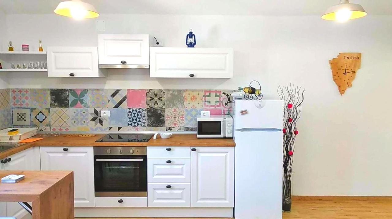 Holiday Home Deni Roč 외부 사진