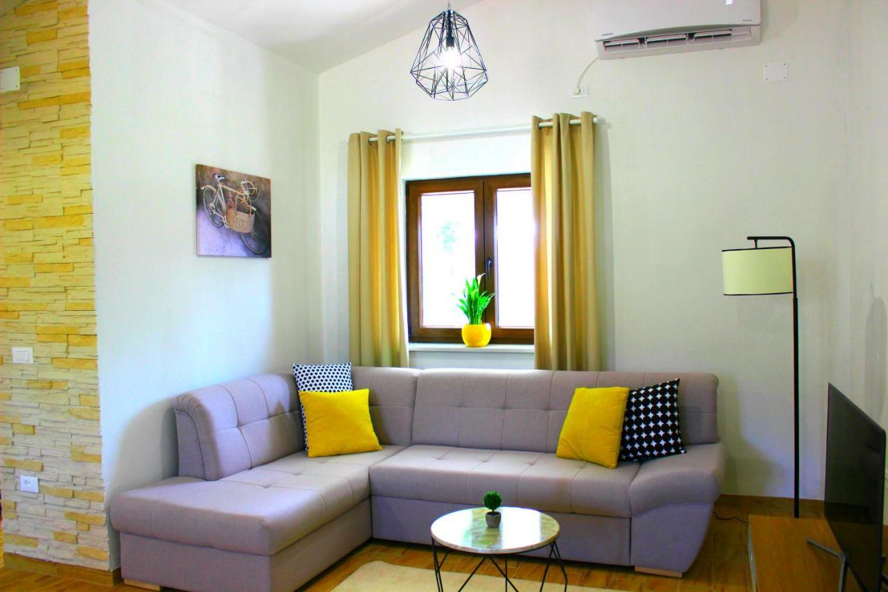 Holiday Home Deni Roč 외부 사진